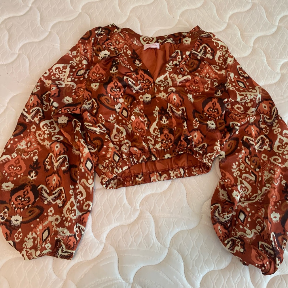 Brand new satin top from Pink Lily in XS